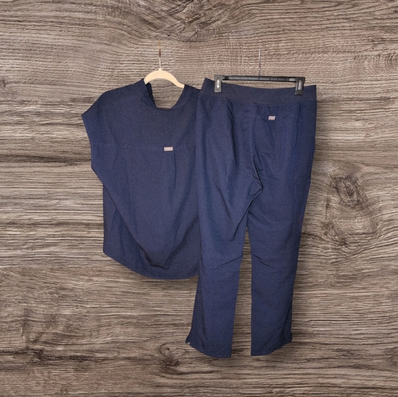 Figs Scrub Set - Picture 3 of 5